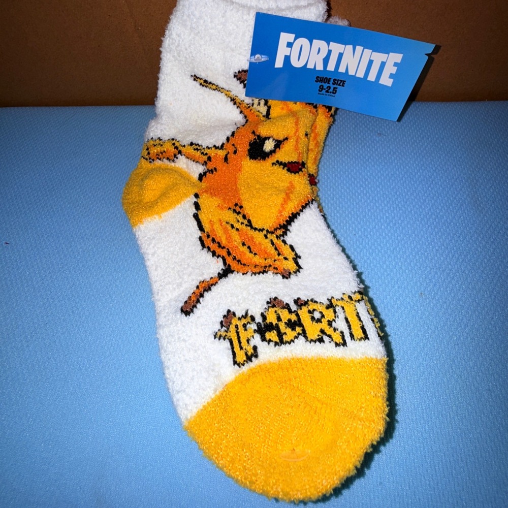 Fortnite Fuzzy Socks Shoe Size 9-2.5 NEW Peely Banana Yellow White Plush Gaming